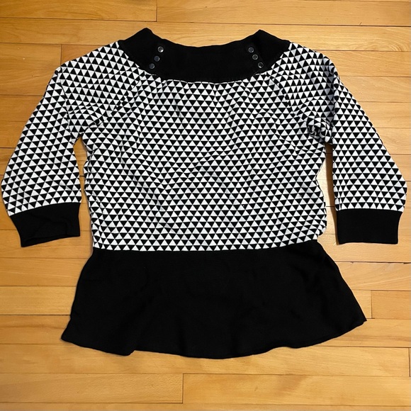 White House Black Market size xl sweater. Fits like a large. Excellent condition - Picture 1 of 4